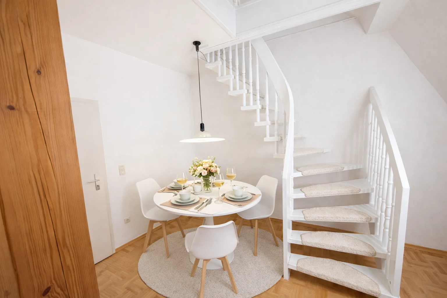 Großzügige Maisonette nahe Innenstadt  Altbauflair Bild 4